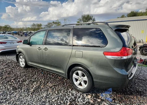 2013 Toyota Sienna Le from USA, damaged, VIN 5TDKK3DC1DS285870